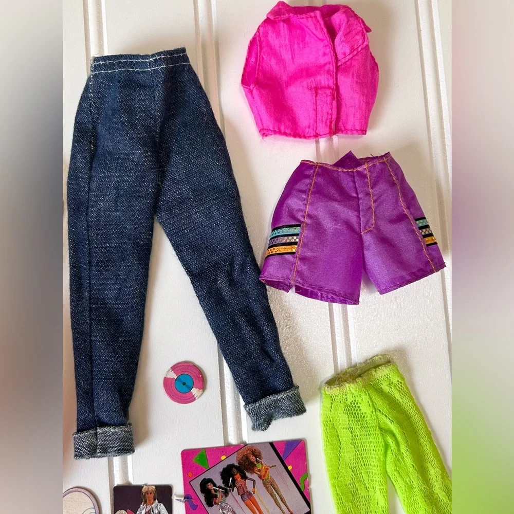 Huge lot of vintage Barbie & Skipper doll clothes & accessories from 1980s